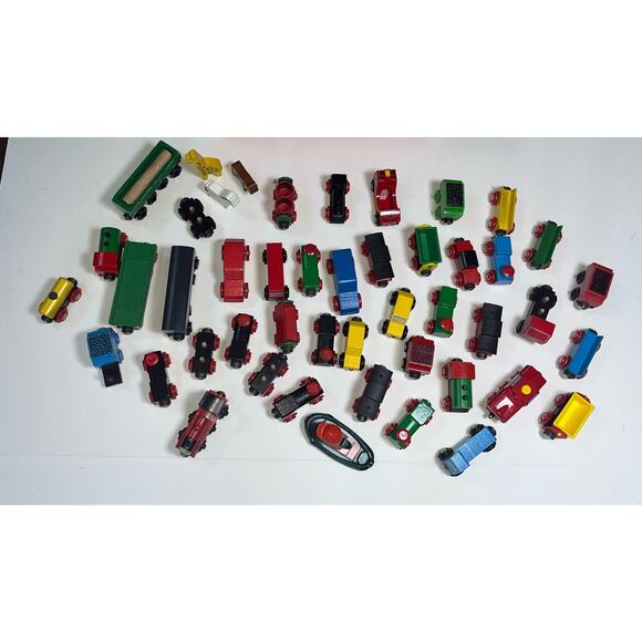 Wooden Trains Random Lot Some Brio With A Thomas The Train Zippered Carry Case - Picture 3 of 3